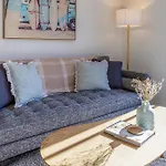 Elegant Living By Middleton Park, Fully Equipped