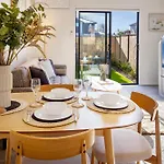 Elegant Living By Middleton Park, Fully Equipped