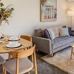 Elegant Living By Middleton Park, Fully Equipped